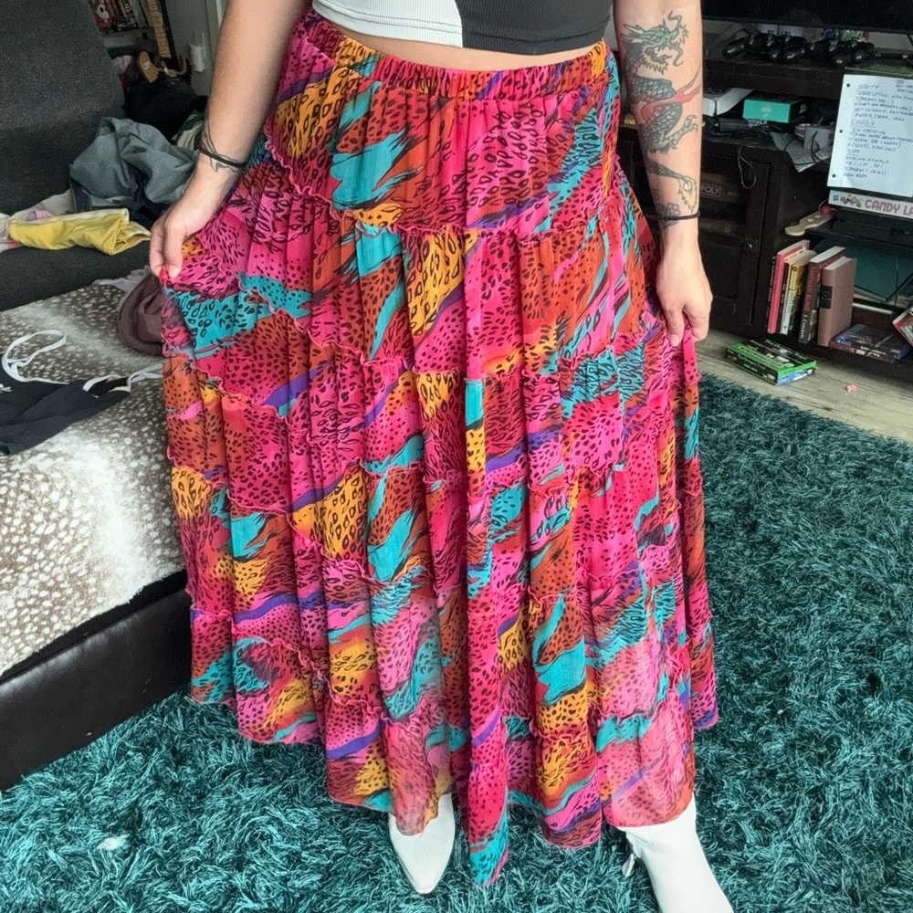 90s maxi skirt with a multicoloured and pink print vibes